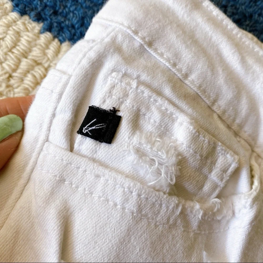 🐚 KANCAN WHITE DISTRESSED HIGH WAIST JEAN SHORTS!